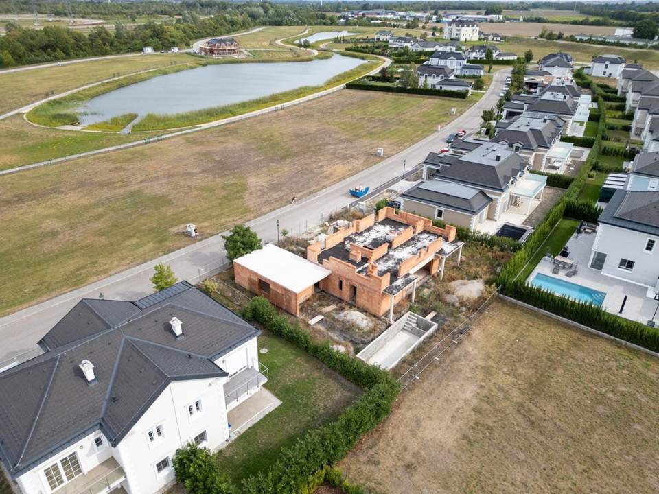 EXKLUSIVE NEUBAUVILLA AN DER SEEPROMENADE