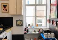 Liebevoll sanierte 38 m² Altbauwohnung mit Blick in begrünten Innenhof