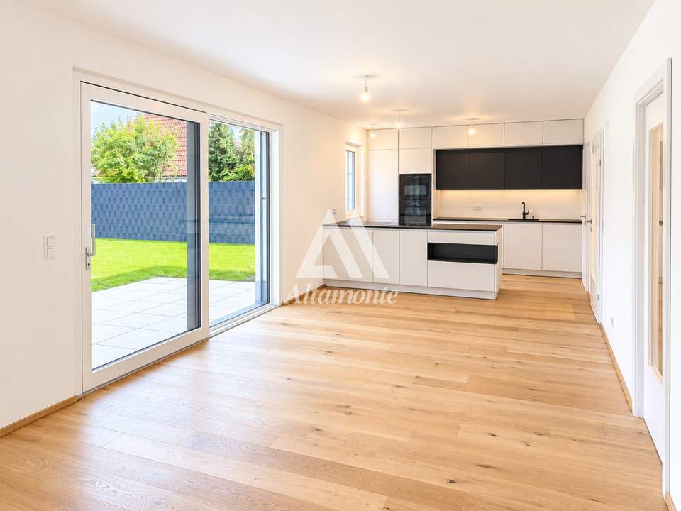 Wohnen am Wasser - 4 Zimmer, Großzügiger Garten & zwei Terrassen !