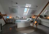 Moderne Geschäftsfläche mit Empfangsbereich und separatem Zimmer