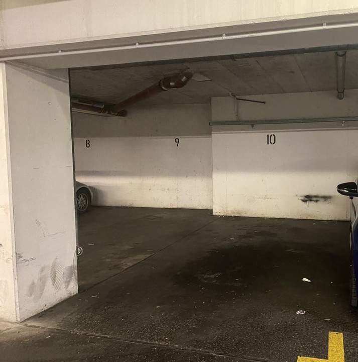 KFZ-Stellplatz in Westbahnhof- und Stadthallen-Nähe