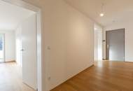 Gut aufgeteilte Praxisräumlichkeiten mit westseitigem Balkon, Eigengarten und PKW-Stellplatz
