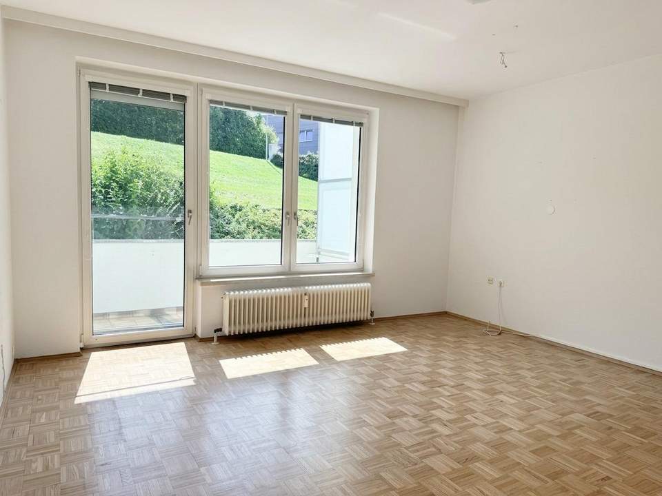 Zentrale Ruhelage * 2 Zimmer-Wohnung mit Balkon und PKW Stellplatz