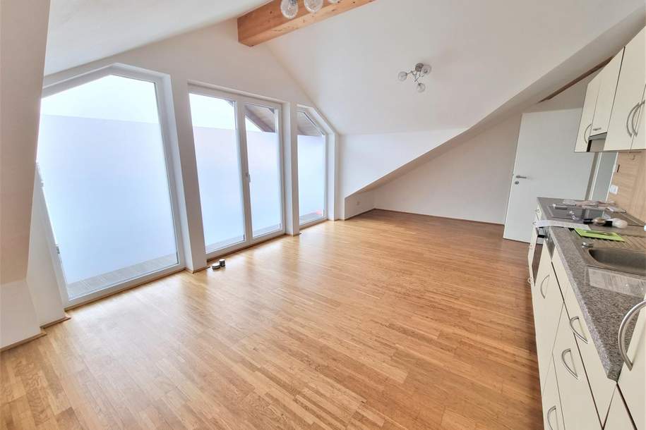 Ideal für Singles oder Paare – neuwertige Mansardenwohnung mit Balkon und Carport, Wohnung-miete, 920,00,€, 5112 Salzburg-Umgebung