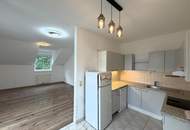 Unbefristete 3-Zimmer-DG-Wohnung mit Balkon und Grünblick // 3-Room Attic Apartment for Rent on an Unlimited Lease, with Balcony and Green Views //