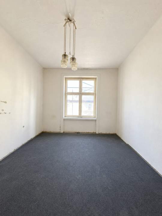 Charmante 2-Zimmer-Altbauwohnung mit Potenzial in zentraler Ruhelage