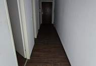 schön, geräumig, unbefristet und mit Balkon!