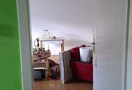 Sanierungsbedürftiges Einfamilienhaus mit diversen Nebenräumen!