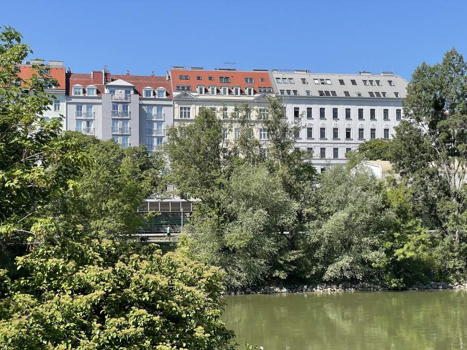 DIREKT am DONAUKANAL + FREIER BLICK + SCHÖNER ALTBAU + nahe Servitenviertel!