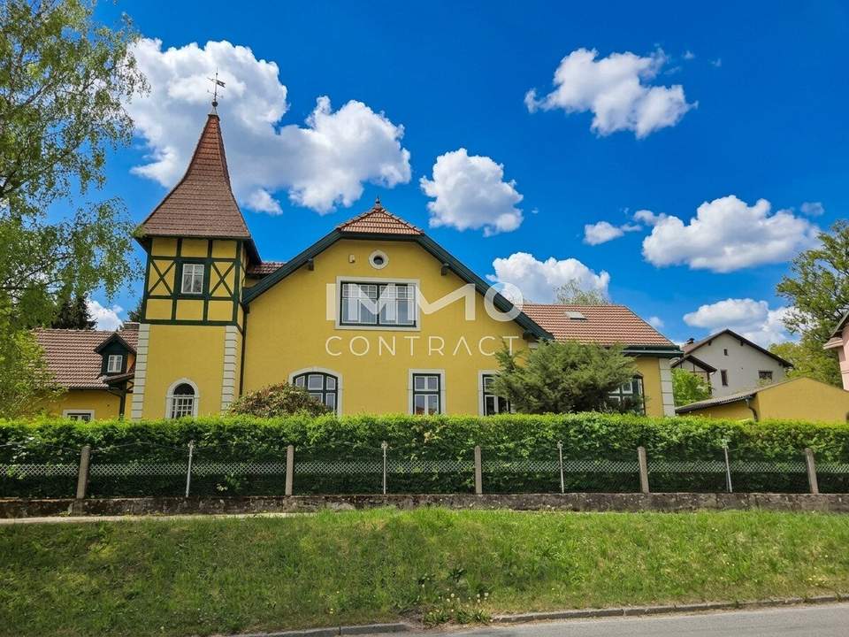 Repräsentative Villa in Zwettl mit 2137 m² Grundstück - Wohnen und Arbeiten stilvoll vereint
