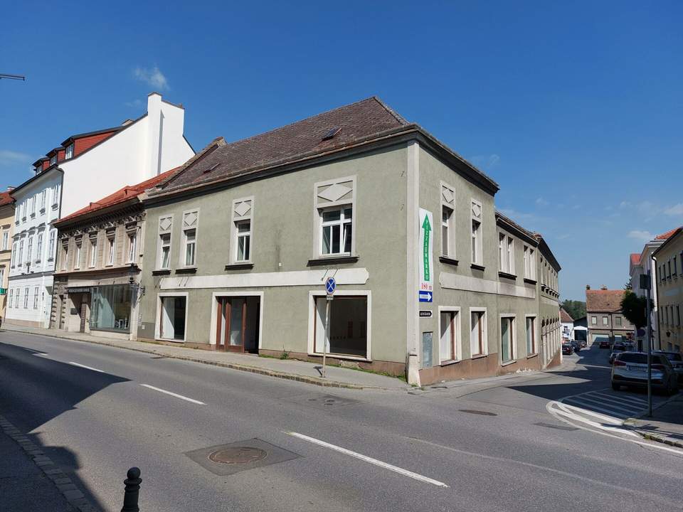 Bestandfreies Geschäftshaus mit Wohnmöglichkeit im historischen Zentrum von Hainburg!