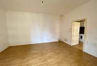 3 Zimmer-Wohnung ZUM SANIEREN, HELL und RUHIG!