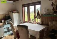 7,6 % Rendite – vermietete Doppelhaushälfte mit zusätzlicher Wohneinheit zur Renovierung und Selbstnutzung.