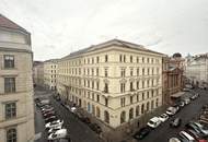 Kleine Innenstadtwohnung mit Blick auf Ronacher // Small city center apartment with a view of Ronacher //