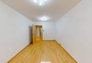 Innenhofseitige 2-Zimmer-Wohnung mit verglaster Loggia in U6-Nähe!