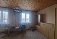 LIEBEVOLLES EIN- BZW. MEHRFAMILIENHAUS IN TRAUMHAFTER WOHNLAGE MIT HERRLICHEM FERNBLICK DIREKT AN FELDER DER REGION ANGRENZEND