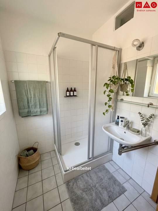 Idyllisches und ruhiges Wohnen nahe dem Wasserwald mit bester Infrastruktur! Großzügige 2-Zimmer-Wohnung mit schöner Aussicht dank Loggia!