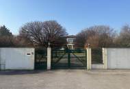 Zeitlose Eleganz - Villa mit Parkgarten und Nebengebäuden
