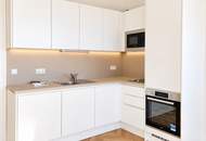 LICHT AN. ALTBAU AN. ANGEKOMMEN. – 2 Zimmer. Ganz oben. Ganz hell. Ganz schön 1050!