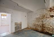 Großes Souterrain mit natürlicher Belichtung