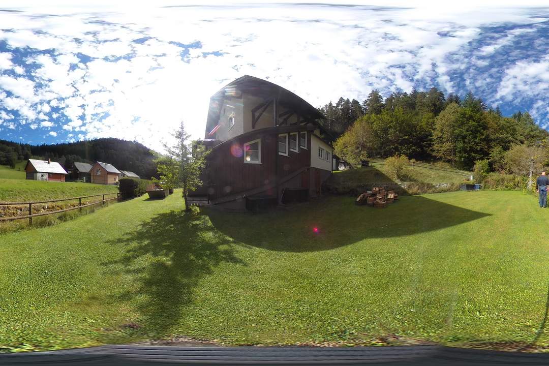 ***Idyllisches Ein- bis Zweifamilienhaus – Natur pur und sofort beziehbar !***