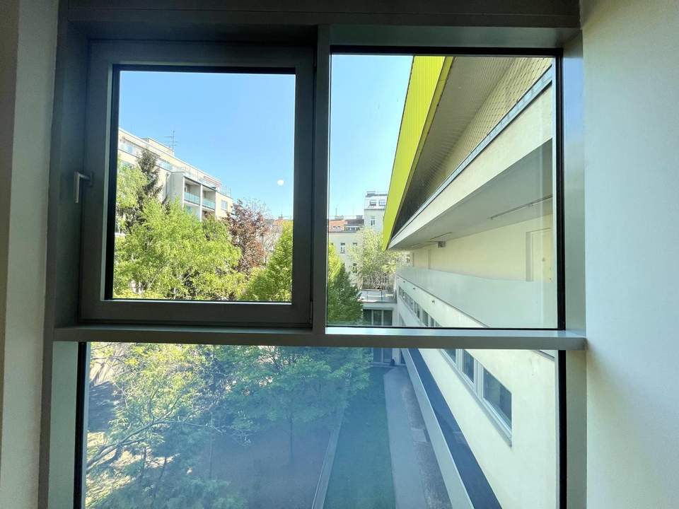 Ruhige Neubauwohnung im Architektenhaus + Blick ins Grüne // Ab Dezember!!