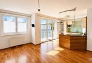 MITTEN DRIN. GROSSZÜGIG WOHNEN. – 3 ZIMMER, LOGGIA &amp; STELLPLATZ AM SCHWECHATER HAUPTPLATZ | ZELLMANN IMMOBILIEN