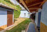 Gemütliches Einfamilienhaus mit grünem Innenhof, separatem Arbeitsbereich und Nebengebäude