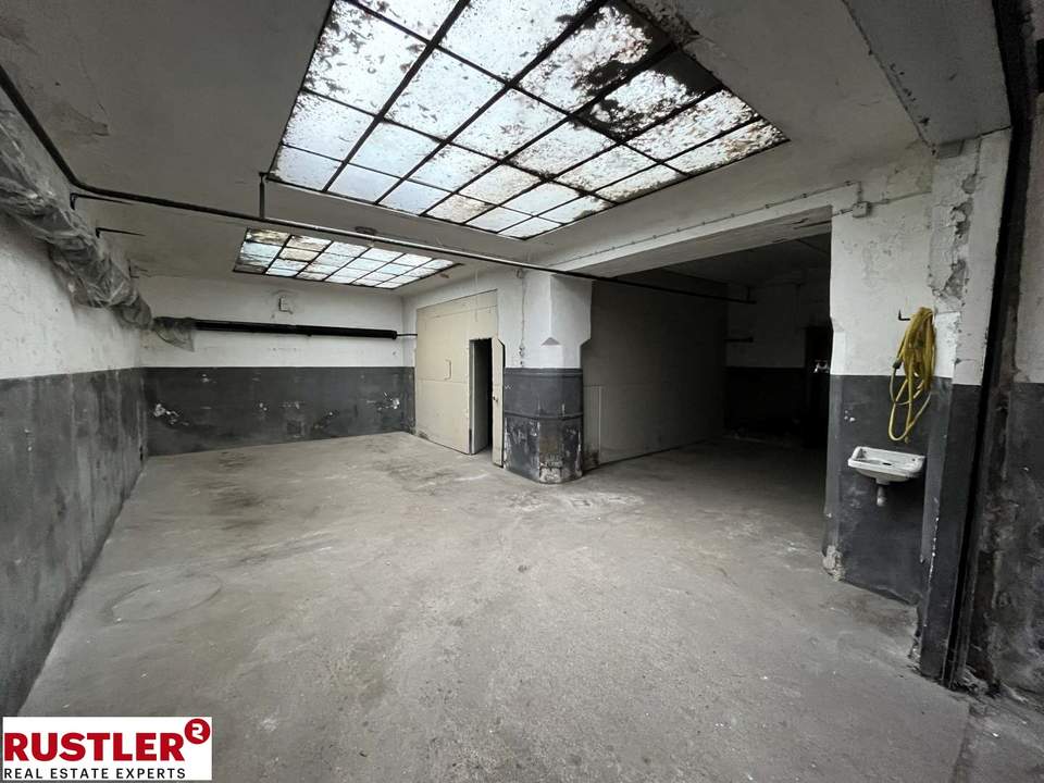 Garage für mindestens 2 Autos + Lagermöglichket bei der Nußdorfer Straße