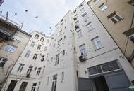 Sanierungsbedürftige zwei-Zimmer-Wohnung direkt an der U3