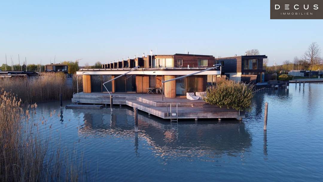 EINMALIGES ARCHITEKTEN-SEEHAUS IN PRIVATER LAGE MIT UNVERBAUBAREM SEEWEITBLICK