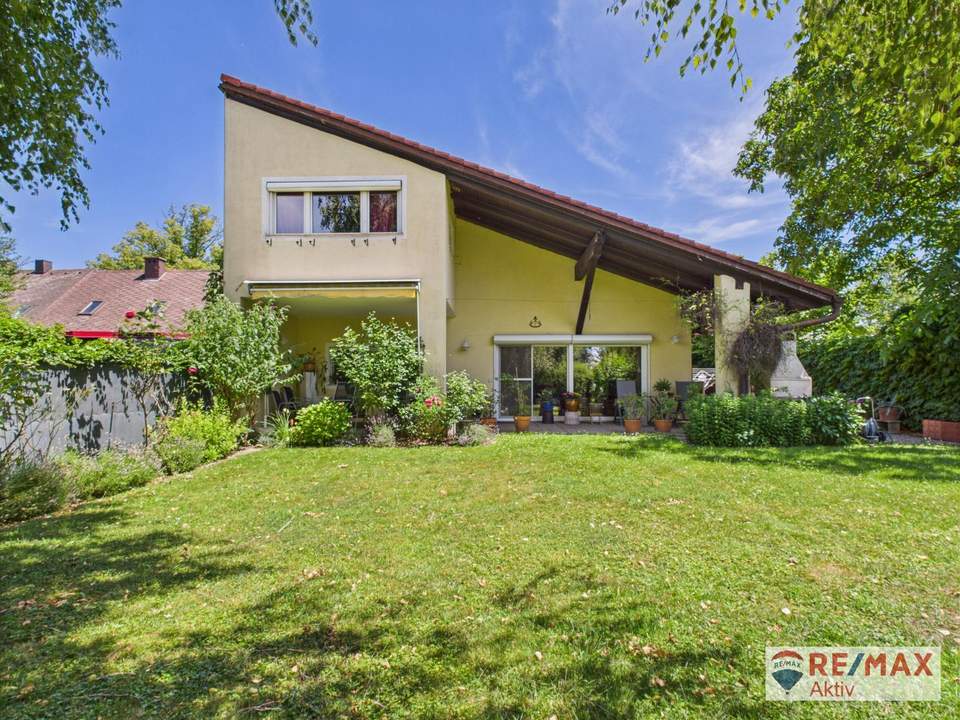 Großzügiges Ein- bzw. Zweifamilienhaus in unmittelbarer Nähe zum Bahnhof!