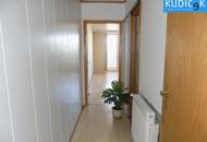 Zentral begehbare 2 Zimmerwohnung mit verglastem Loggiaverbau zwischen U3 &amp; U6