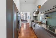 Exklusive vollmöblierte Designer-Altbauwohnung mit Lift direkt in die Wohnung & Parkblick