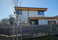 Lichtdurchflutetes Haus mit viel Platz!