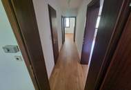 Top-Lage an der Mur: teilrenovierte Wohnung mit neuen Highlights & Retro-Charme