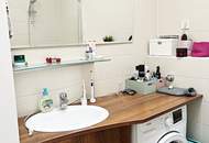 VIKTORGASSE, TERRASSENHIT, 77 m2 Dachgeschoß mit 55 m2 Terrasse, 2 Zimmer, Wohnküche, Wannenbad, Parketten, U1-Nähe