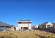 Lichtdurchflutetes Haus mit viel Platz!