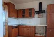 Teilsanierte Wohnung im 8. Stock eines Hochhauses