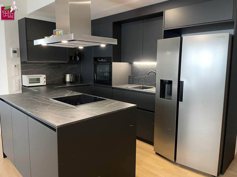 Möblierte 3-Zimmer-Wohnung im Helio Tower – Top-Lage, traumhafter Blick, inkl. Gym ++++