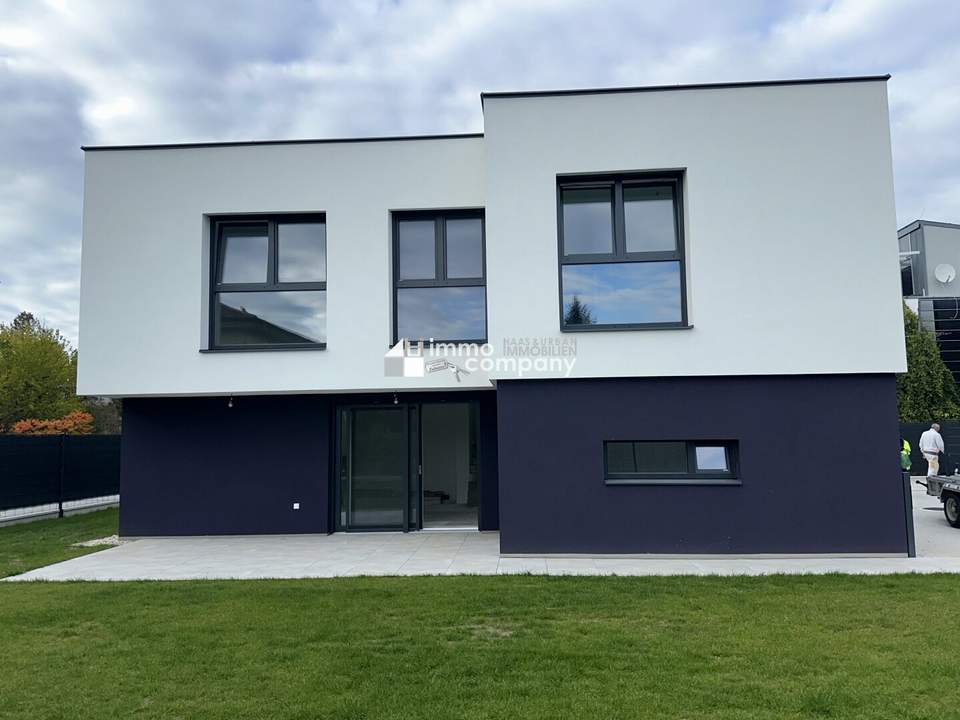 Neues Einfamilienhaus in Strasshof: Modern, geräumig mit Garten und Terrasse!