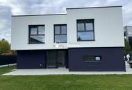 Neues Einfamilienhaus in Strasshof: Modern, geräumig mit Garten und Terrasse!