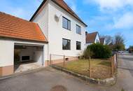 Charmantes Zweifamilienhaus mit traumhaftem Garten und Garage in Christkindl