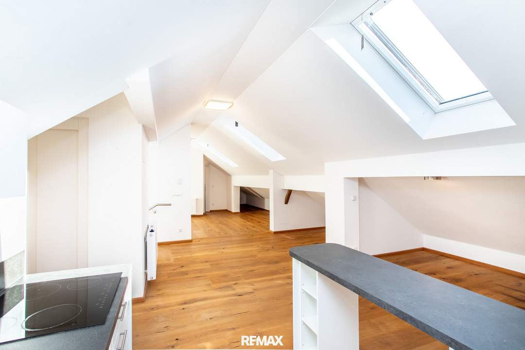 Loft-Wohnung mit Lift-Direktzugang & Eigengarten in ruhiger Stadtrandlage