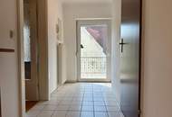 Haus mit Wirtschaftsgebäude