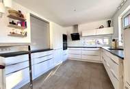 Modernes Familienhaus (2019) mit 6 Zimmern, Wohnkeller, Dachterrasse, Garten und 2 Stellplätzen