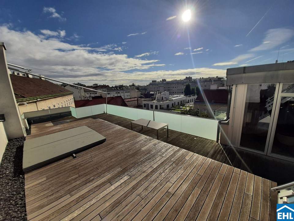 Designer Dachgeschoß-Wohnung mit großzügiger Terrasse auf einer Ebene