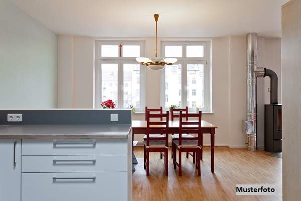 Einfamilien-Doppelhaushälfte mit Garten, Carport und Terrasse