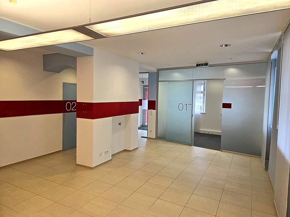 Freundliche Geschäftsräumlichkeit, Büro, Ordination oder Kanzlei im Erdgeschoss im Zentrum Haag zu mieten