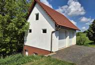 Herrliche Alleinlage: Großzügiges Einfamilienhaus (155m²) mit ehemaligem Wirtschaftsgebäude inmitten der Weinberge mit Blick auf Schloss Kapfenstein!